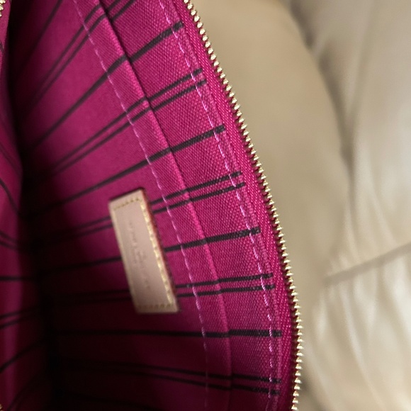 BRAND NEW w/ TAGS  LV GM Pouchette PIVIONE  interior - Picture 5 of 14